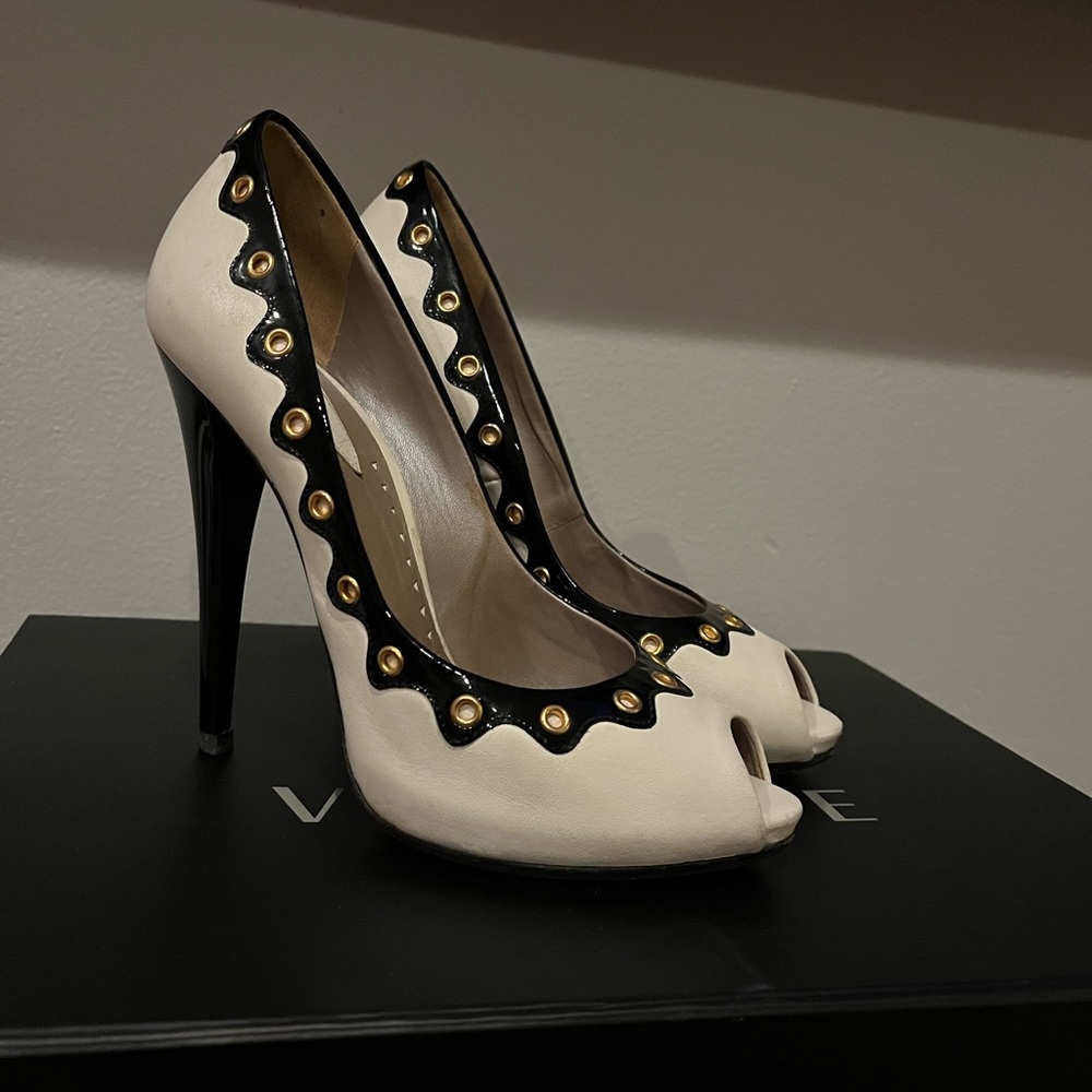 Beautiful white Versace heels 👠 - Picture 5 of 7